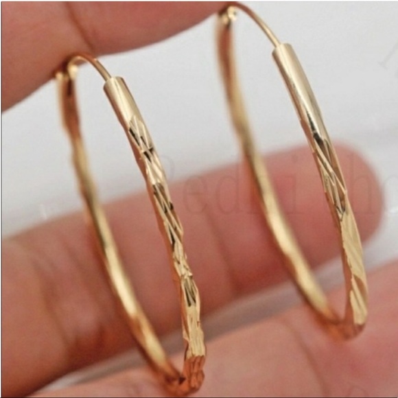 ***New 18K Gold Hoop Earrings - Picture 3 of 6